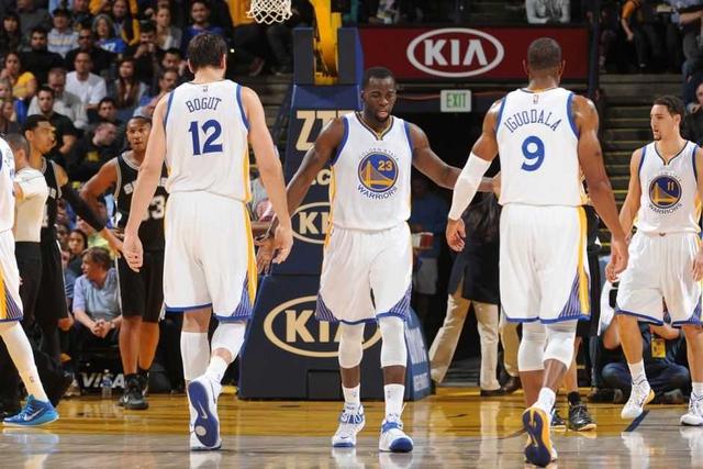 韩足晚报（2025.11.14）完胜，韩国拿到关键胜利